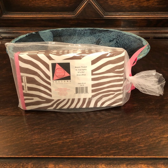 NEW! Set of  Animal Print 1️⃣6️⃣ Guest Towels and 8️⃣ Coasters with “m” Monogram - Picture 4 of 4
